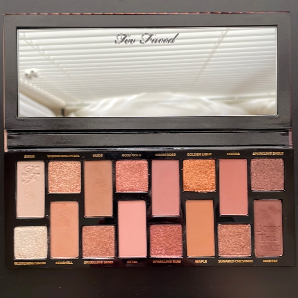 Born This Way The Natural Nudes Eyeshadow Pallete